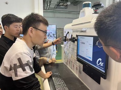 汽車工程系成功舉辦智能網(wǎng)聯(lián)汽車實(shí)訓(xùn)設(shè)備專項(xiàng)培訓(xùn)，深化通信與自動控制技術(shù)研究